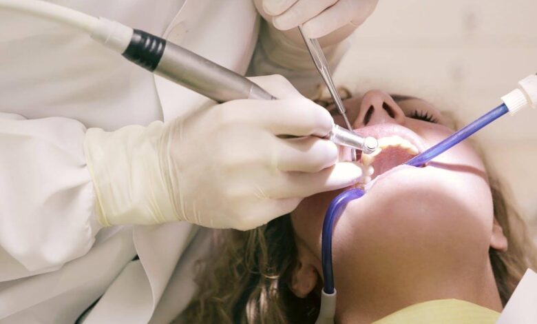 Benefits and Drawbacks of Airflow Teeth Cleaning